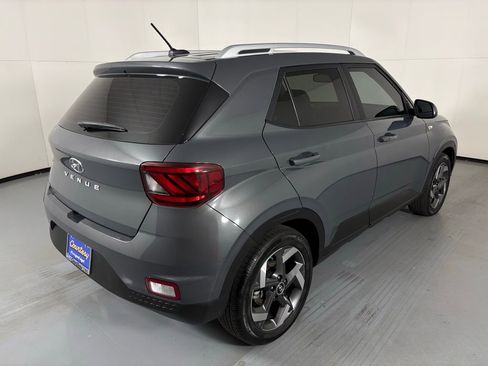 Used 2025 Hyundai Venue SEL FWD image 7