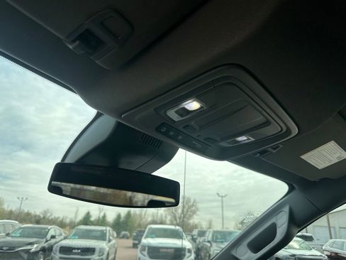 Used 2023 Chevrolet Silverado 1500 Custom image 19