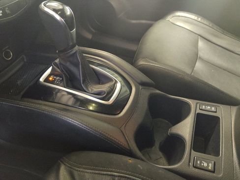 Used 2017 Nissan Rogue SL w/ SL Premium Package FWD image 26