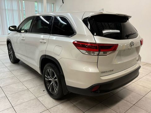 Used 2017 Toyota Highlander Plus w/ Carpet Mat Package AWD/4WD image 7