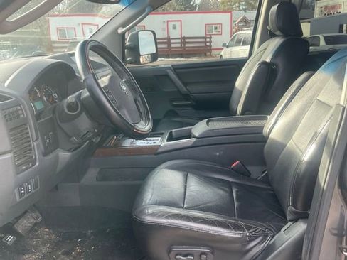 Used 2009 Nissan Titan LE w/ Technology Pkg image 2