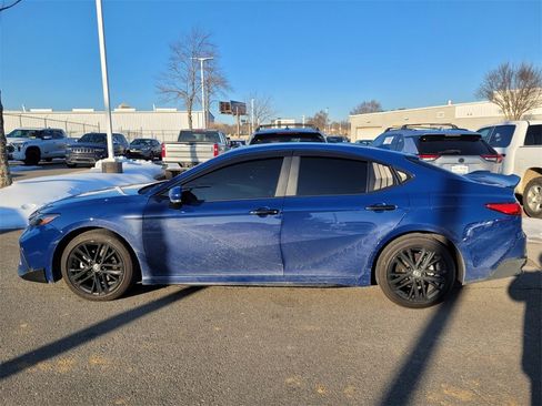 Used 2025 Toyota Camry SE w/ Convenience Package image 4