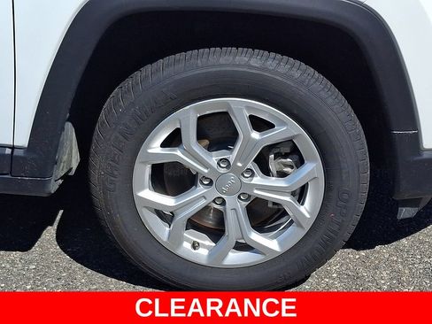 Used 2024 Jeep Compass Latitude AWD/4WD image 8