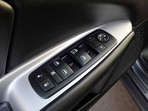 Used 2017 Dodge Journey SE w/ Flexible Seating Group image 12