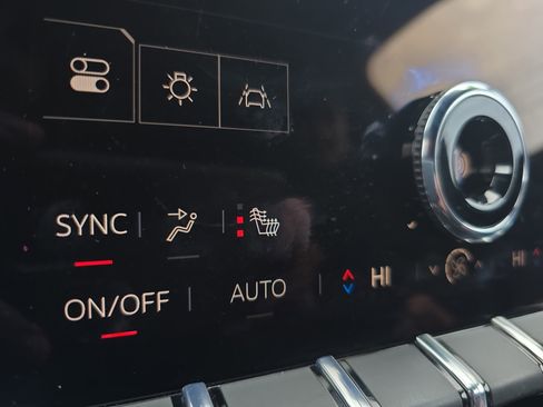 Used 2025 GMC Acadia Elevation w/ Elevation Premium Package image 29