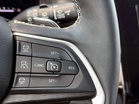Used 2023 Jeep Grand Cherokee L Laredo AWD/4WD image 23