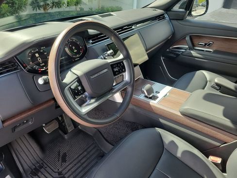 Used 2025 Land Rover Range Rover Autobiography AWD/4WD image 16