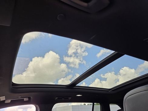 Used 2025 GMC Acadia Denali w/ Super Cruise Package image 12