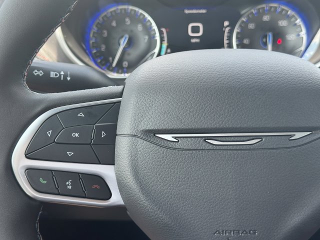 New 2027 Chrysler Pacifica Select AWD/4WD image 25