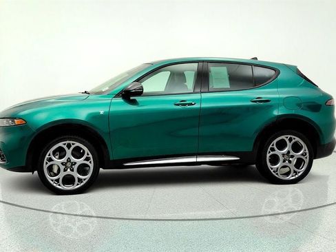 Used 2024 Alfa Romeo Tonale Ti w/ Premium Interior Package AWD/4WD image 8