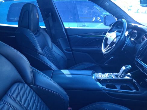 Used 2022 Maserati Levante F Tributo image 8