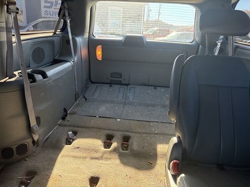 Used 2007 Chrysler Town & Country Touring w/ Leather Interior Group image 13