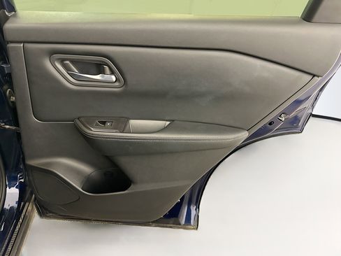 Used 2025 Nissan Rogue SV image 31