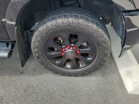 Used 2019 RAM 2500 Laramie w/ Black Appearance Package AWD/4WD image 2