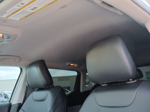 Used 2022 Jeep Compass Latitude image 12