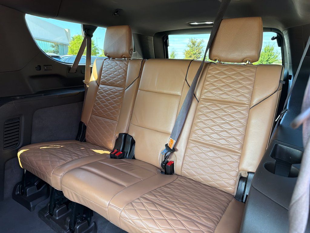 Used 2021 Cadillac Escalade ESV Premium Luxury w/ Driver Assist Tech Package RWD image 34