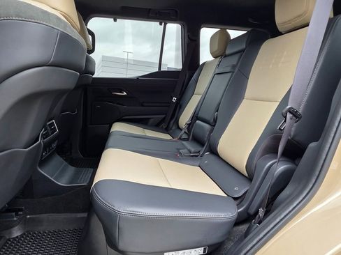 Used 2024 Lexus GX 550 image 30