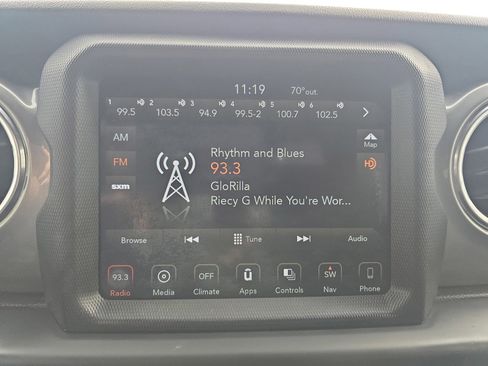 Used 2019 Jeep Wrangler Unlimited Sahara w/ Uconnect 4C Nav & Sound Group AWD/4WD image 24