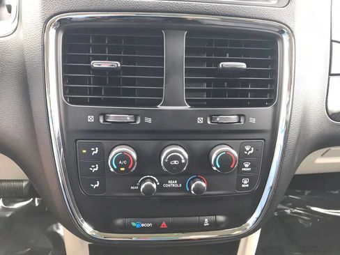 Used 2014 Dodge Grand Caravan SE w/ Quick Order Package 29E SE FWD image 24