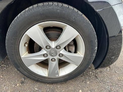 Used 2013 Hyundai Elantra GLS w/ Preferred Pkg image 14
