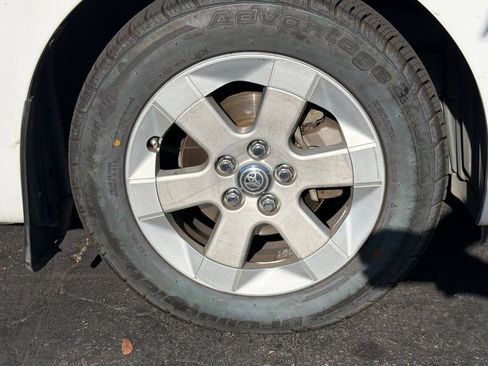Used 2008 Toyota Prius w/ Pkg 2 FWD image 4
