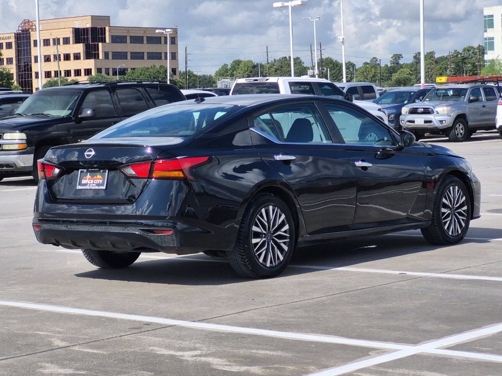 Used 2025 Nissan Altima 2.5 SV FWD image 6