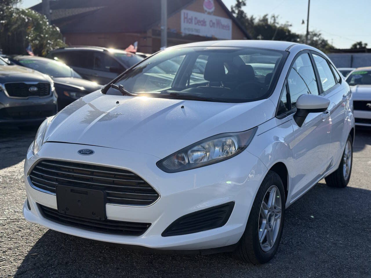 Used 2017 Ford Fiesta SE FWD image 3