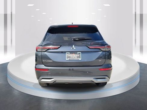 New 2025 Mitsubishi Outlander SE image 4