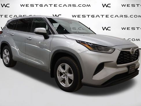 Used 2021 Toyota Highlander L image 2