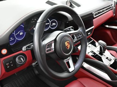 Certified 2022 Porsche Cayenne Turbo AWD/4WD image 17