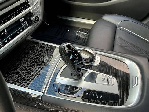 Used 2021 BMW 740i xDrive w/ Luxury Rear Seating Package AWD/4WD image 17