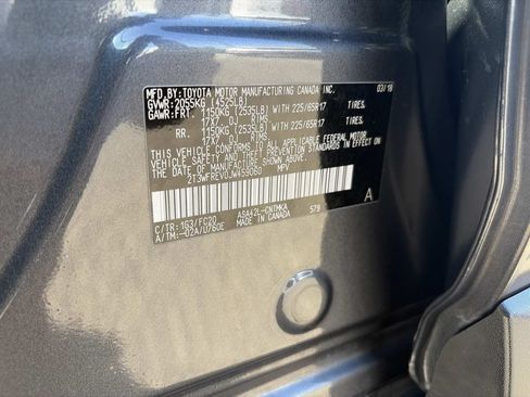 Used 2018 Toyota RAV4 XLE FWD image 31