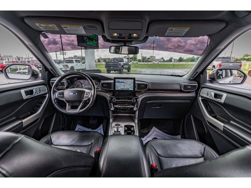 Used 2022 Ford Explorer Limited AWD/4WD image 10