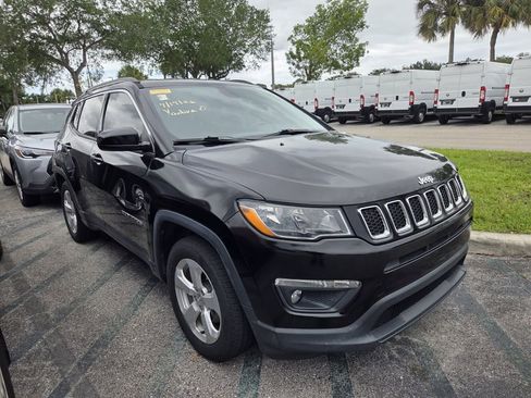 Used 2019 Jeep Compass Latitude FWD image 2