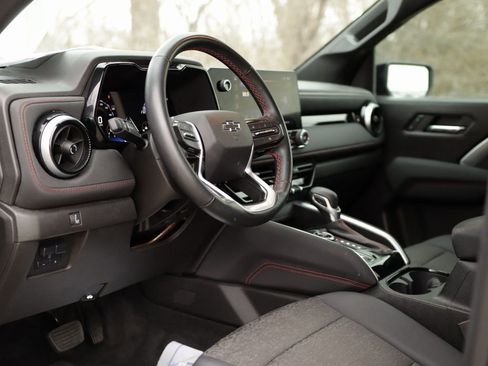 Used 2024 Chevrolet Colorado Z71 w/ Z71 Convenience Package 2 image 9