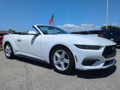 Used 2026 Ford Mustang Convertible RWD image 2