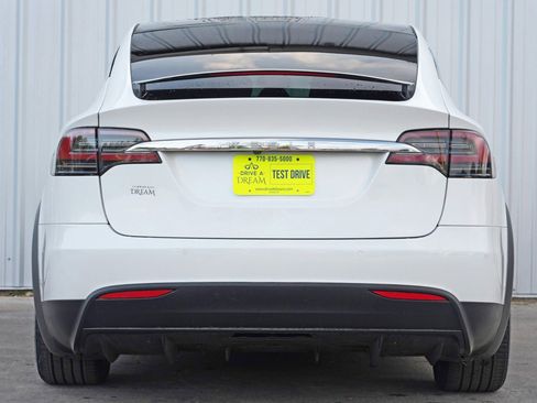 Used 2017 Tesla Model X 75D image 11