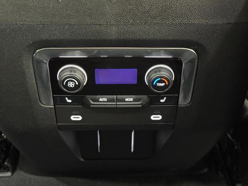 Used 2022 Chevrolet Tahoe Z71 w/ Luxury Package image 13