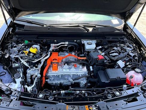 New 2026 Cadillac Lyriq Sport w/ LPO, Floor Liner Package AWD/4WD image 17