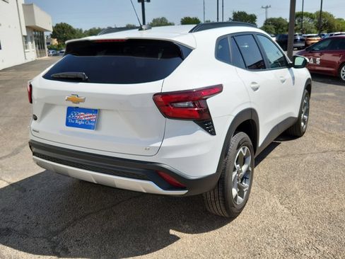 Used 2025 Chevrolet Trax LT FWD image 10