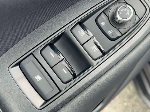 Used 2025 Subaru Outback Premium w/ Popular Package #1A image 12