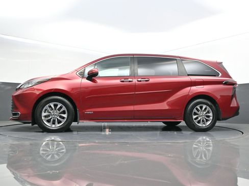 Used 2021 Toyota Sienna XLE image 51