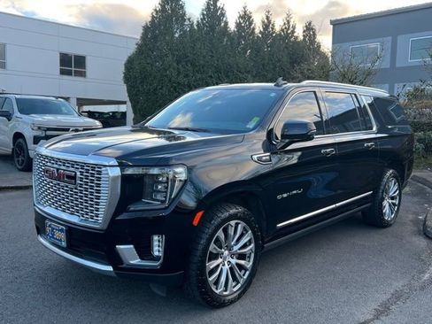 Used 2021 GMC Yukon XL Denali w/ Denali Premium Package image 3