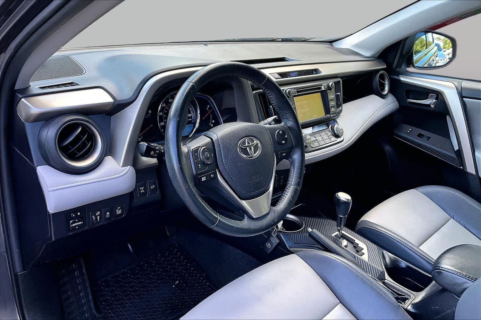 Used 2015 Toyota RAV4 Limited w/ Technology Package AWD/4WD image 17