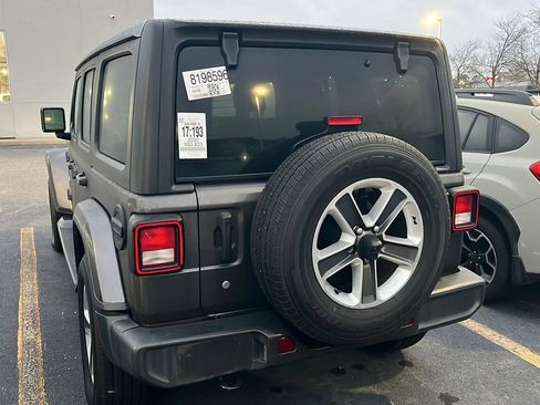 Used 2020 Jeep Wrangler Unlimited Sahara image 9