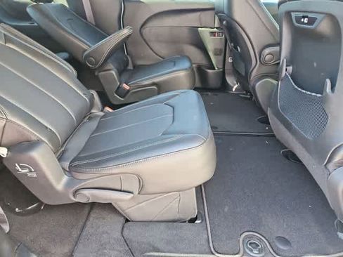 New 2026 Chrysler Pacifica Select AWD/4WD image 20