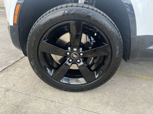 New 2025 Land Rover Defender 90 V8 image 10