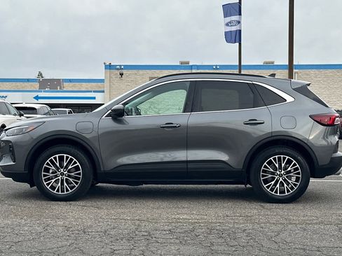 Certified 2025 Ford Escape SE w/ PHEV Premium Package image 5