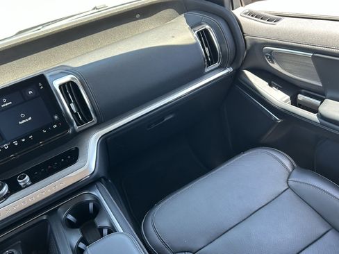 Used 2025 Ford Expedition Platinum AWD/4WD image 19