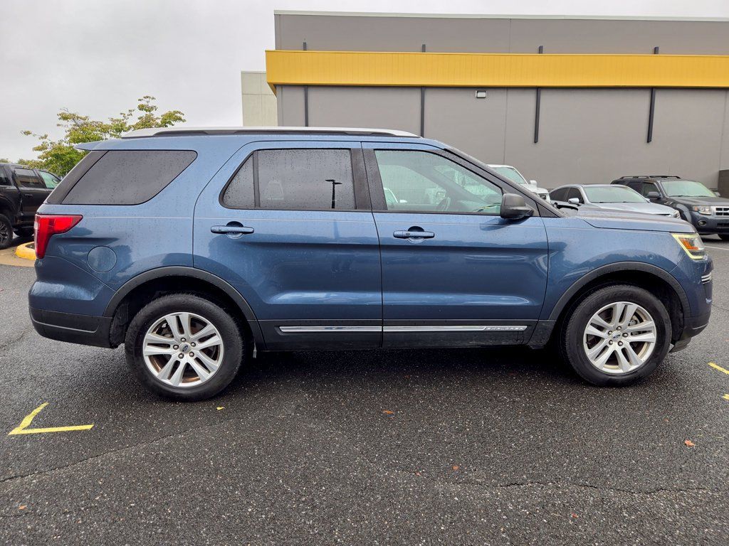 Used 2018 Ford Explorer XLT AWD/4WD image 8